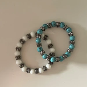 Chrome hearts armband - Obs, kan med stor säkerhet säga att dessa inte är äkta. Köpta för plick, båda två, för 300 spänn. Nästan aldrig använda. Skriv i dm för mer frågor.