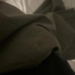Recension - Defekten i fråga på min 1/5 recension var en såhär liten fläck som jag hade missat pga i princip osynlig😊 ❤️ svarade först och försökte hjälpa