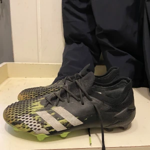 Fotbollskor - Adidas predator Elite 1. Nypris ca 2700. 