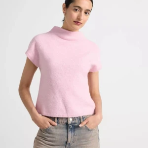 Tröja Lindex - Säljer denna populära tröja från lindex, helt slutsåld! Storlek M men sitter perfekt på mig som vanligtvis bär S! Mycket fint skick, skriv för egna bilder 💕