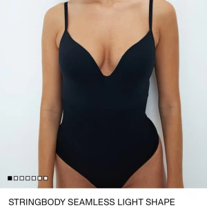 Svart stringbody - Kikar ifall någon är intresserad av att köpa, vet inte ifall jag ska sälja den ännu. (Helt ny med prislapp) Den är ifrån hm 