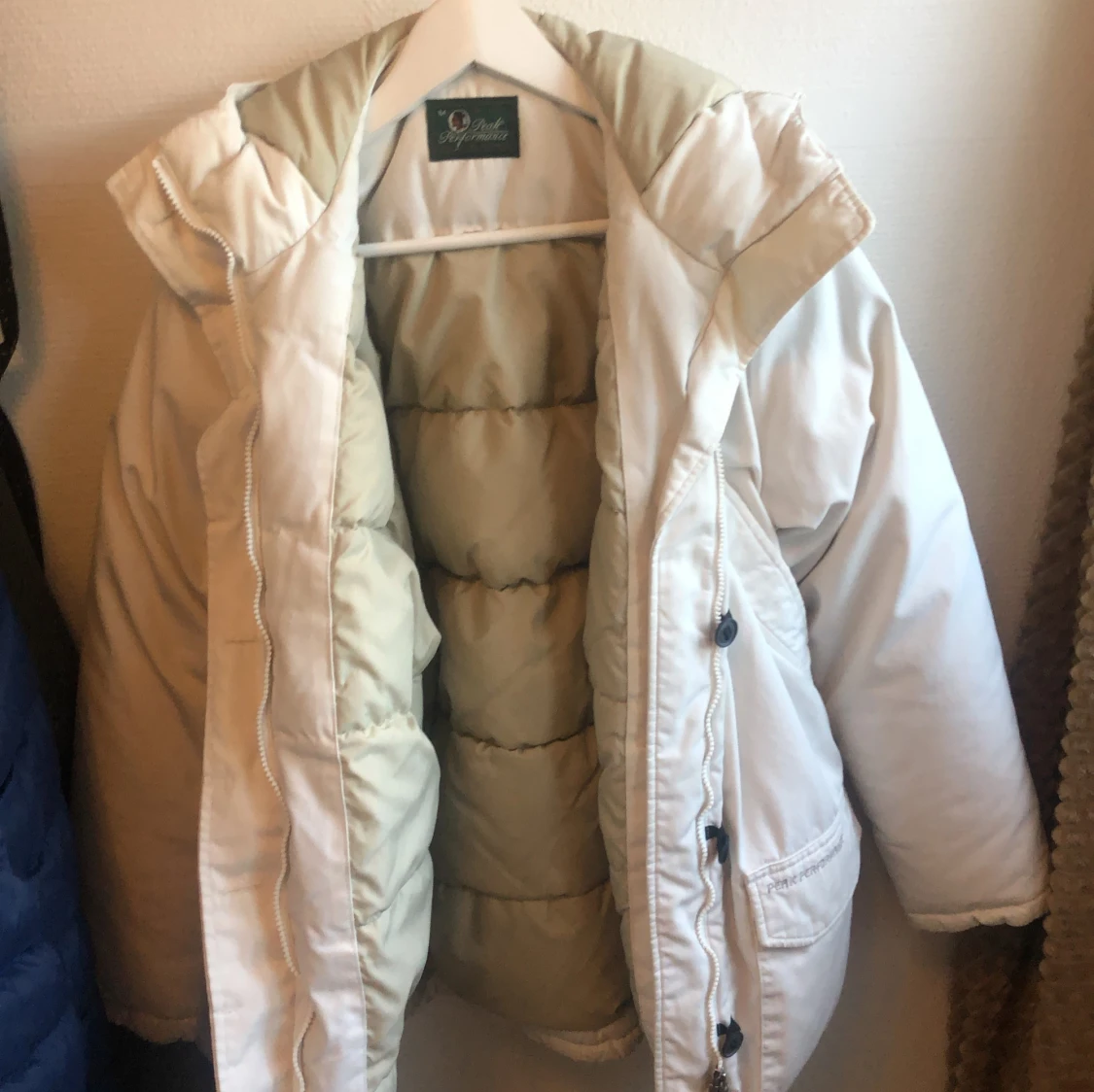 Vit dunjacka från Peak Performance - 93