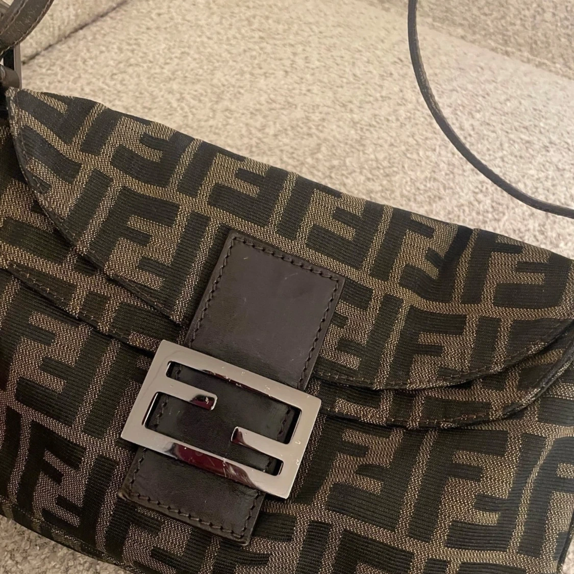 Fendi baguette väska  - 91