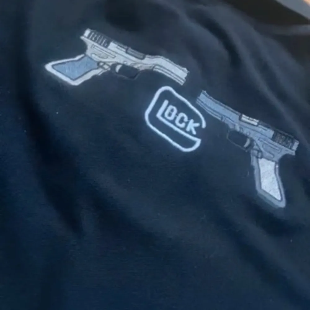 Köpt på vintagebutik i New York, en polo som användes inom NYPD , aldrig använt, den är baggy. . T-paidat.