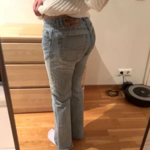 Ljusblå jeans från Crocker - Säljer ett par ljusblå jeans från Crocker med en  straight passform. Blev inte använda, därför säljer jag de:) 