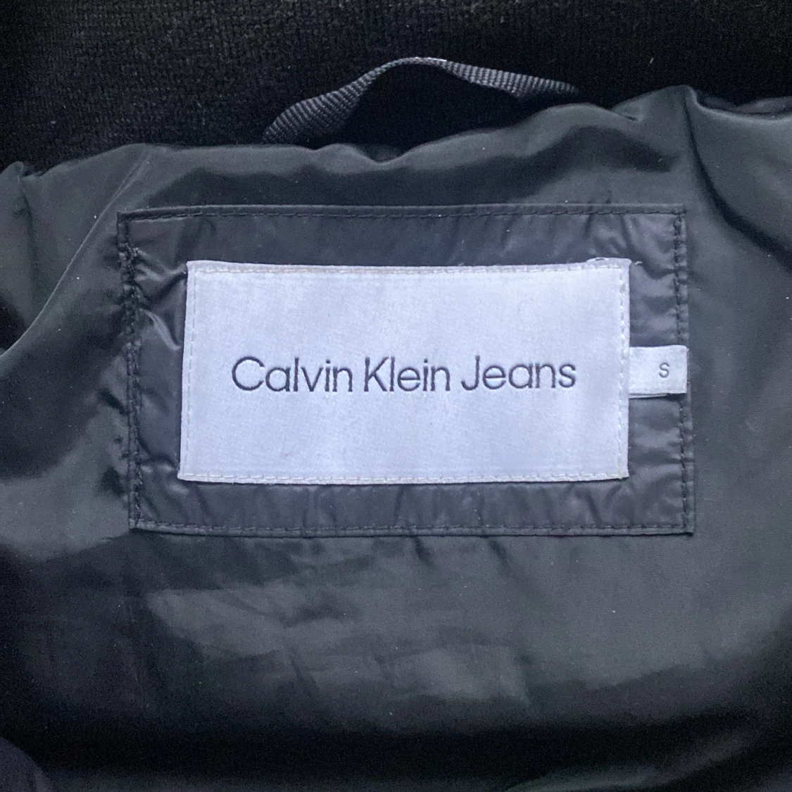 Svart dunjacka från Calvin Klein Jeans - 90