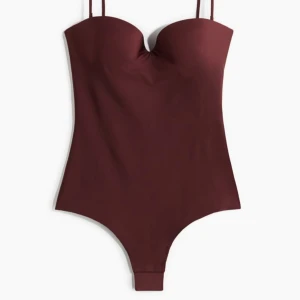 Vinröd body från hm - Helt ny body från hm, storlek 75A. Prislapp kvar!🥰