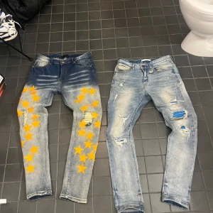 Amiri - Säljer två par jeans. Ett par från Amiri, och ett par som är woolf. Woolf Jeansen är köpta i usa för 130dollar. Och amiri Jeansen köpt från en Annan butik i usa strax över 2000kr båda luktar fortfarande nya jeans för jag har aldrig haft på mig dom. Om ni köper kommer ni känna den nya jeans lukten som man uppskattar . Jag tänker vinterpris på dom här 1400kr för båda  750 styck 