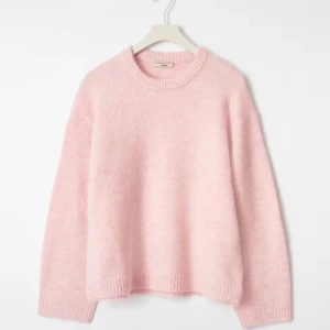 Gina Tricot stickad tröja - Slutsåld rosa stickad tröja från Gina Tricot, I nyskick.