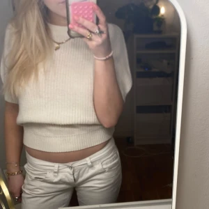 Benvit tröja  - Snygg!