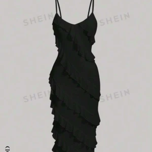 Svart klänning med volanger från Shein - Köptes för 259kr men säljer för 100 bilder kan skickas 