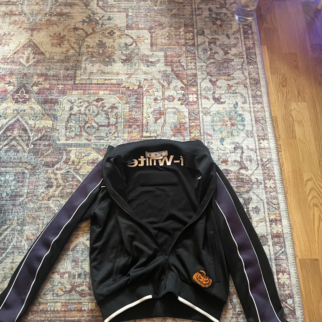 Off white turtle neck  - 92