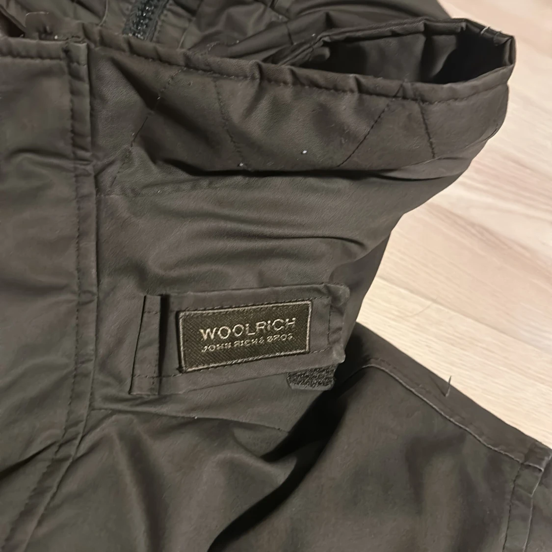 Olivgrön/militärgrön jacka från Woolrich - 91
