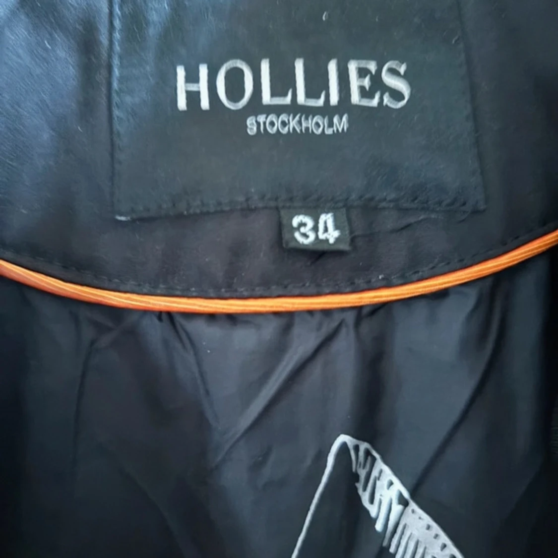 Svart dunjacka från Hollies - 91