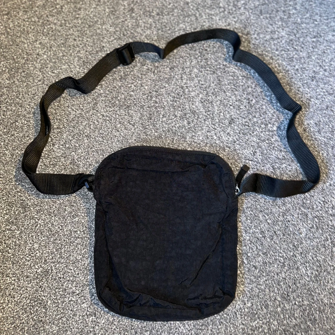 Svart axelväska från Armani Exchange - 90