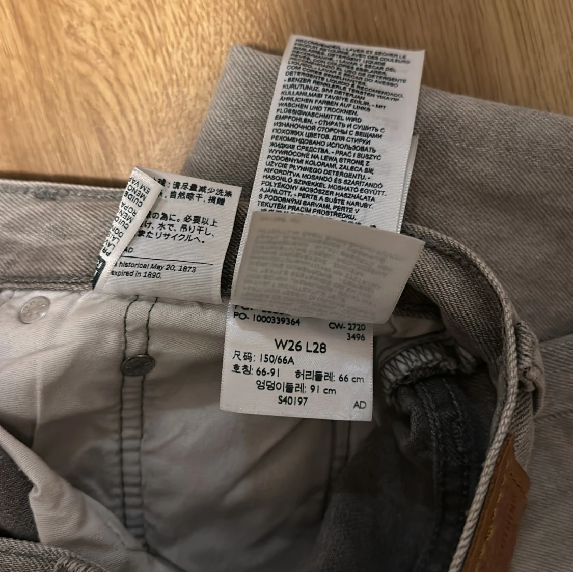 Grå Levis jeans - 92