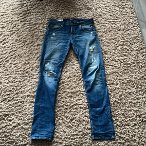 Replay jeans - Replay jeans i toppskick, använda ett fåtal gånger. Köpta för 1700kr Hör av dig vid funderingar eller fler bilder! 