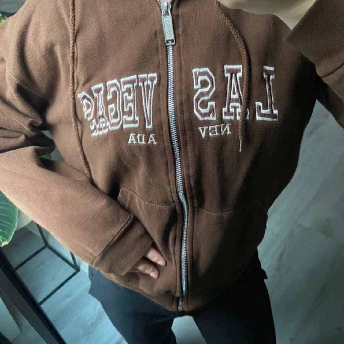 Brun hoodie med Las Vegas-tryck