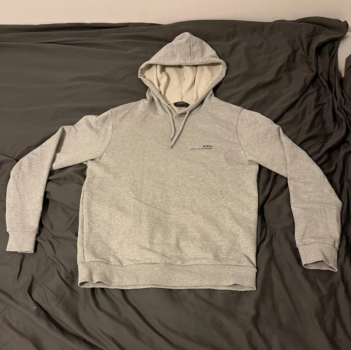 Grå hoodie från A.P.C. - 90