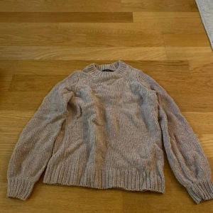 Glittrig tröja - Jätte fin glittrig tröja🙌🏼men kommer inte till användning 💗