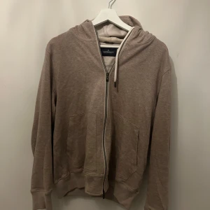 Capobianco zip  - En snygg zip hoodie. Väldigt bra skick och relativt ovanlig. Retail pris 400 Euro. 