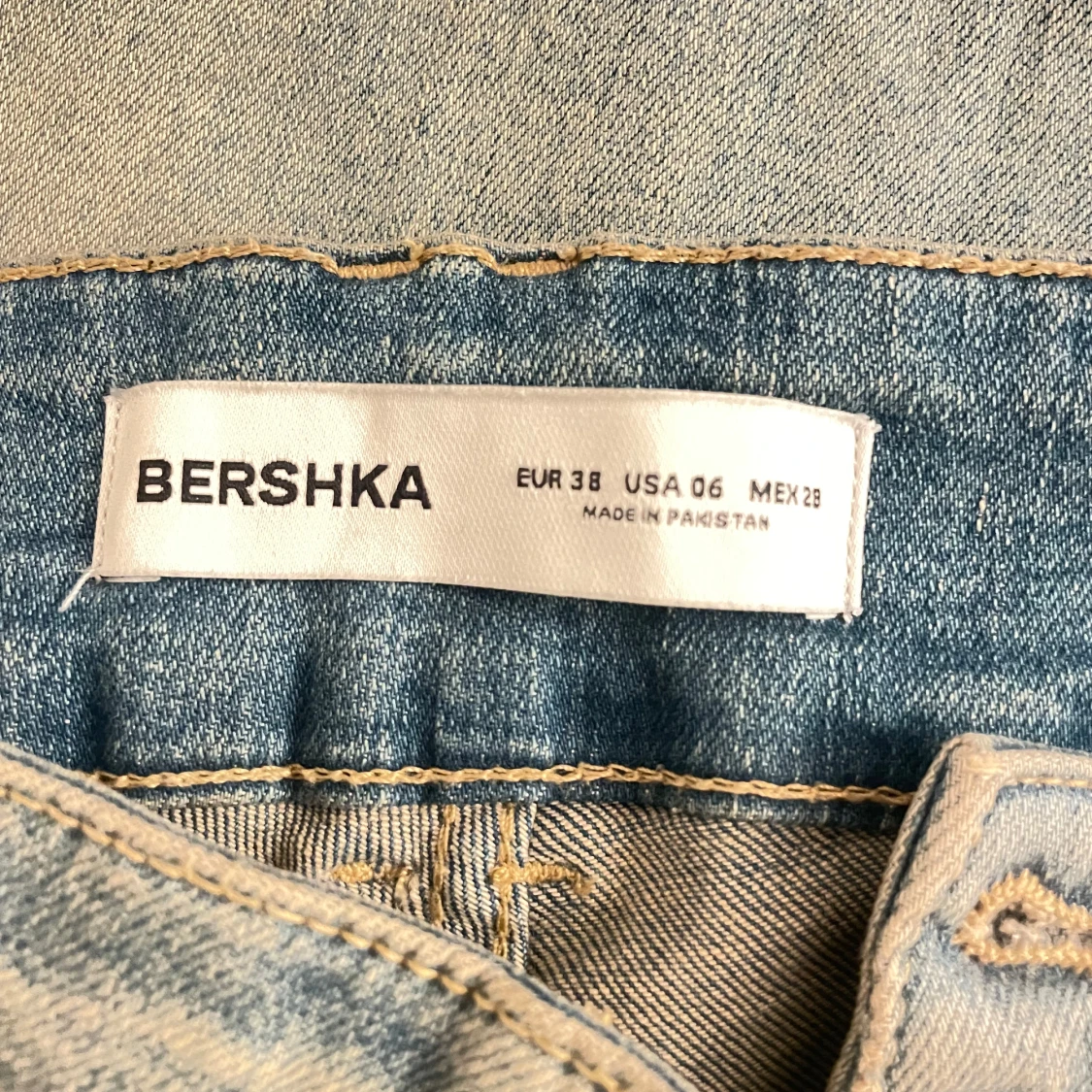 Ljusblå jeans från Bershka - 90