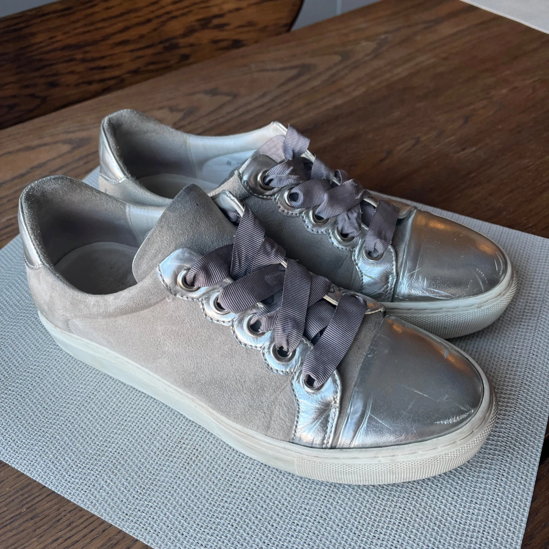 Silvriga sneakers i mocka, Billi Bi - 1