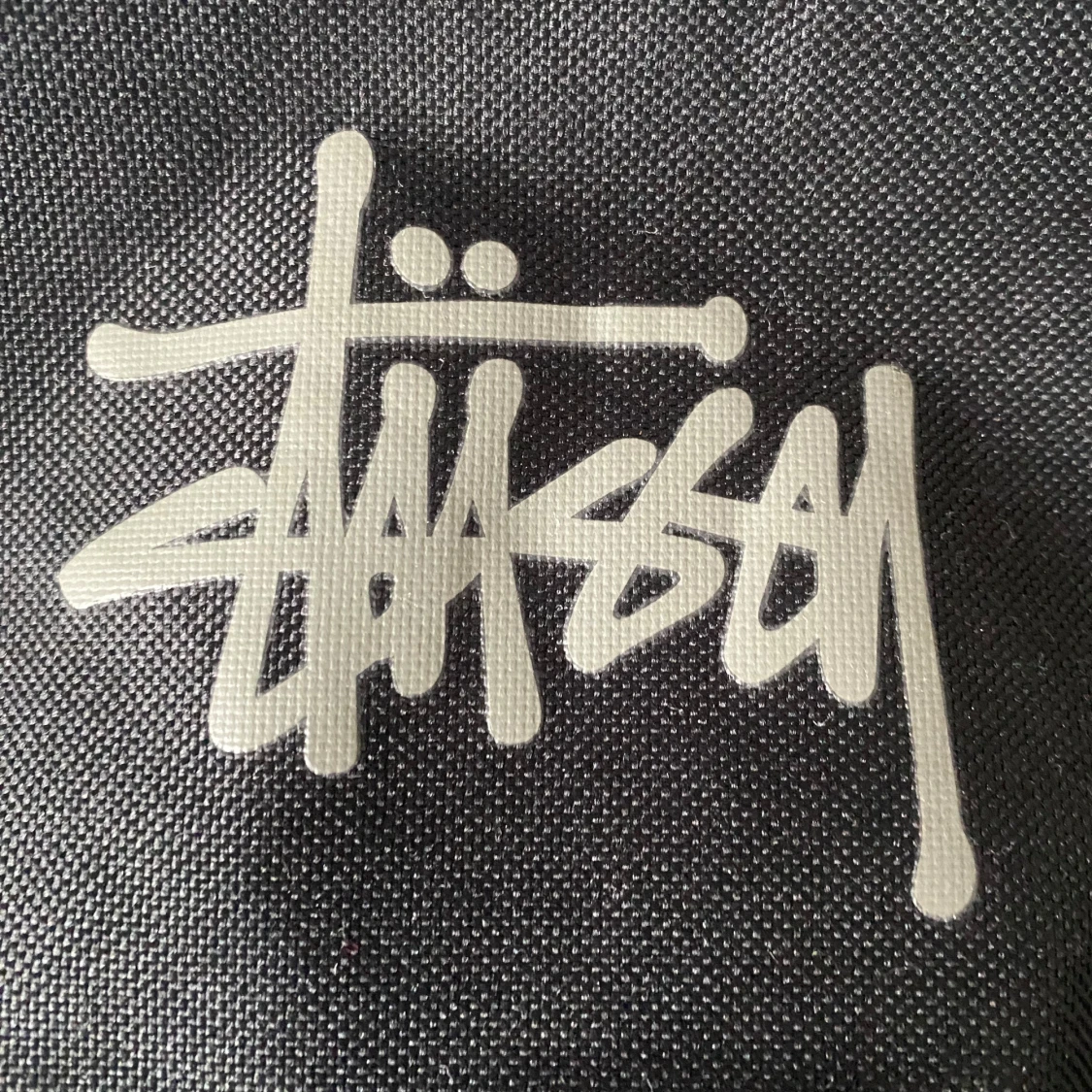 Svart axelväska från Stüssy  - 92