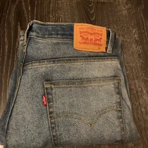 Levi’s Jeans - Säljer dessa 10/10 skick jensen av märket Levi’s för riktigt schysst pris. Aldrig använda, storlek 16A modell loose taper. dm vid funderingar. 