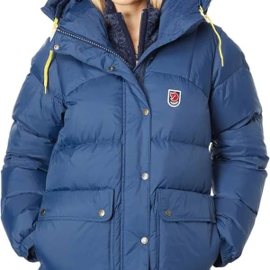 Fjällräven jacka  - Köpte den förra vintern med var stor, nästan helt som ny. Kan även byta mot storlek M. Pris kan självklart diskuteras.