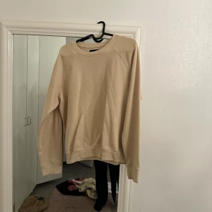Tröja - Beige tröja Strl L Använd 1 gång