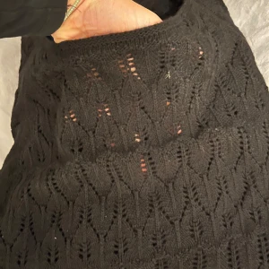 Svart tröja  - HELT OANVÄND!! säljer den pga jag inte diggar den helt! Nypris: 350, mitt pris: 150🥰