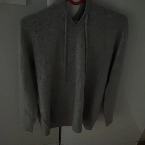 Merinoull hoodie, helt ny - Storlek S passar även M, hoodien är helt och har aldrig använts förutom när jag har testat den. Skicka gärna dm för mer information 