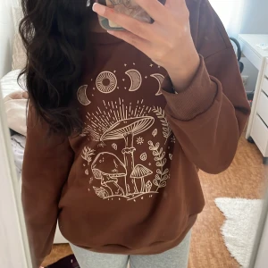Brun crewneck  - Jätte bekvämt brun crewneck!