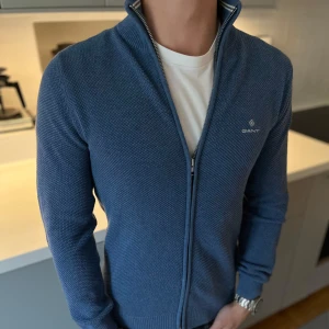 Gant zip - Gant fullzip med skön passform! Är 175cm & 68kg | Nypris: 1599kr - Mitt pris: 599kr