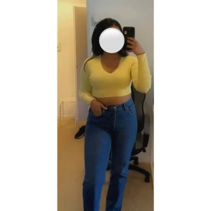 Fin croppad tröja - Mycket bra skick. Fint material.