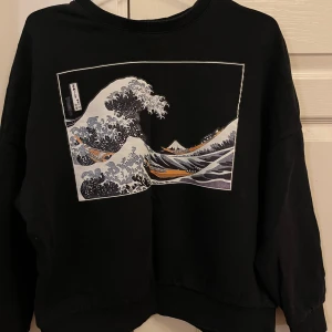 Tröja med tryck - Mysig tröja från even&odd i storlek M Obs! Den är kort i ärmarna