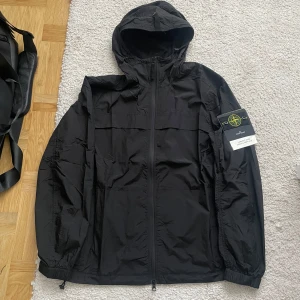 Stone Island Crinkle Jacket - Stone island vindjacka svart.