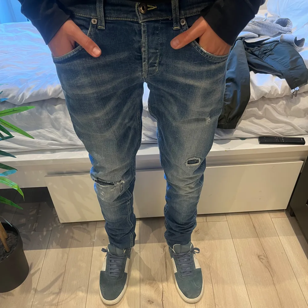 Marknadens fetaste jeans. Hej, säljer nu dessa dondup jeansen. Storlek 31. Skick 10/10. Ny pris = 4500:-. Säljas för 1299kr. Jeans & Byxor.