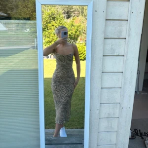 Adoore klänning Vienna - Klänning från Adoore i modellen Vienna, storlek 34.  Nyskick med lappar på, endast testad.🩷