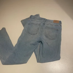 Low waist bootcut jeans - Så snygga low waist bootcut jeans ifrån young Gina tricot