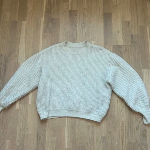 Stickad tröja  - Jättefin stickad tröja som inte kommer till användning längre!❤️