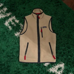 Patagonia väst - Ny skick 9/10, köpt på Hollywood i Göteborg 