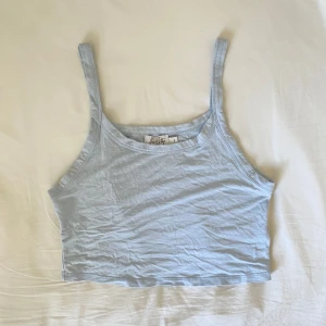 Ljusblå crop top - Stretchigt material. Skriv privat för frågor eller flera bilder. 💗 Längd 41 cm Bredd 36 cm
