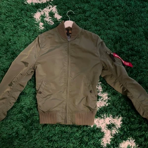 Bomberjacka - Barnstolek medium, 160 i storlek ish