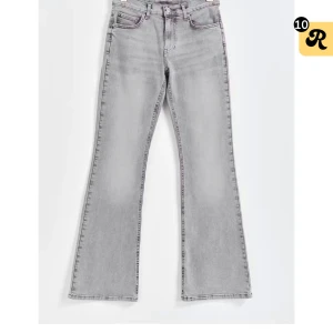 Lågmidjade jeans - säljer dessa lågmidjade gråa jeans från gina i helt nyskick, dom är i tall storlek 36🥰