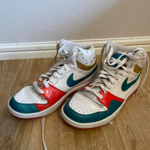 Nike skor - Använda fåtal gånger men som nya. 