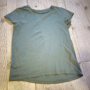 Grön T-shirt  - Fin grön T-shirt 