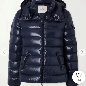 Moncler jacka  - Säljer en moncler jacka i storlek 1 i färgen svart. Pris diskuteras vid intresse! 