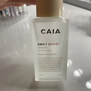 Caia daily boost serum - Använt litegrann men finns fortfarande massor kvar, jättefint skick